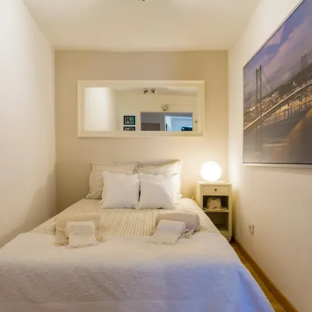 Cosy. 3 Guests Appartement Lissabon